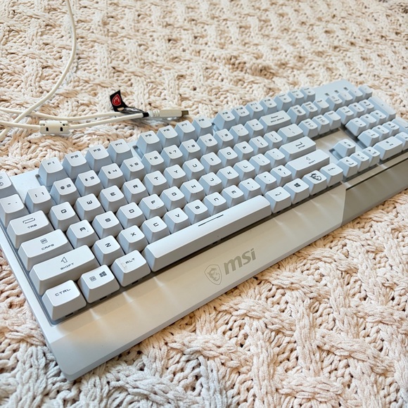 MSI Gaming Keyboard & Mouse - Vigor GK30 Combo - White Wired Keyboard and Mouse - Picture 2 of 5